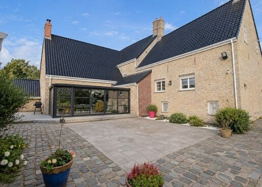 Maison 12 pièces 270 m² · à Quaëdypre · 270 m² · 650 000 €