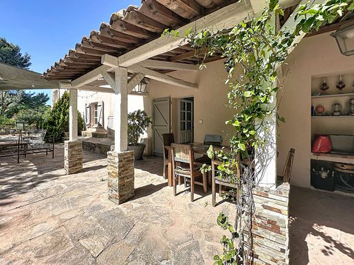 Maison 8 pièces 210 m² · à Hyères · 210 m² · 1 999 900 €