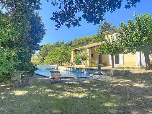 Maison 6 pièces 145 m² · au Beausset · 145 m² · 740 000 €