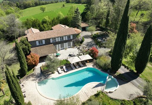 Maison 11 pièces 240 m² · à Chomérac · 240 m² · 735 000 €