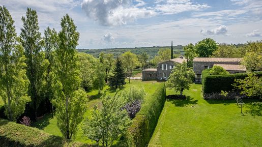 Maison 9 pièces 390 m² · à Rochessauve · 390 m² · 945 000 €