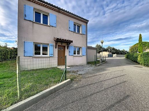Maison 3 pièces 67 m² · à Villeneuve-de-Berg · 67 m² · 199 000 €