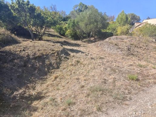 Terrain 2038 m² · à Cascastel-des-Corbières · 67 000 €