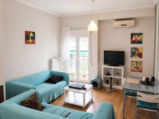 Apartament renovat de 45 m² cu lift în centrul Thessalonicului
