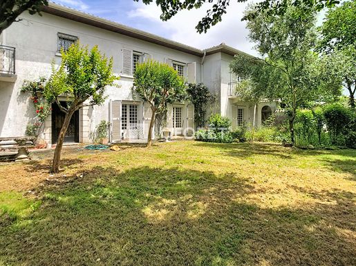 Maison 14 pièces 412 m² · à Bords · 412 m² · 422 500 €