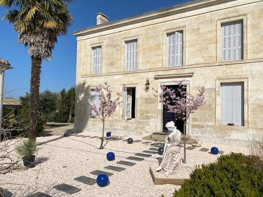 Maison 12 pièces 390 m² · à Marsais · 390 m² · 976 500 €
