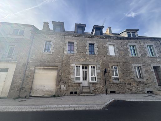 Maison 5 pièces 124 m² · à Bourbriac · 124 m² · 59 000 €