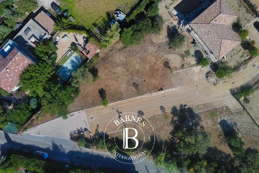 Terrain 135 m² · à Hyères · 135 m² · 790 000 €