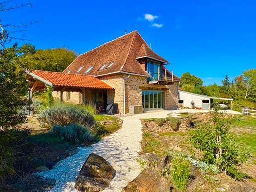 Maison 11 pièces 308 m² · à Saint-Paul-la-Roche · 308 m² · 850 000 €