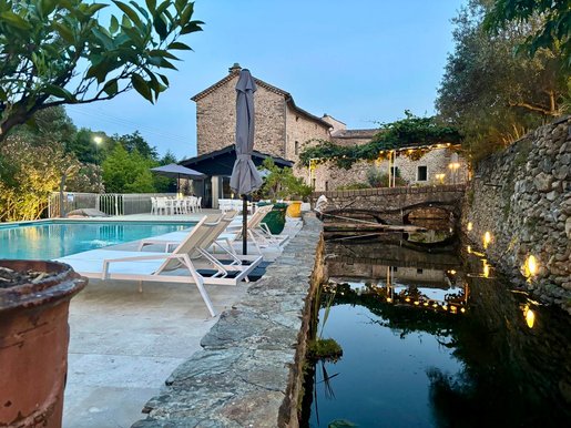 Maison 10 pièces 465 m² · aux Mages · 465 m² · 2 190 000 €