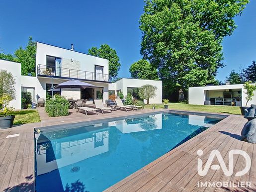 Maison 8 pièces 262 m² · à Saint-Fargeau-Ponthierry · 262 m² · 1 389 000 €