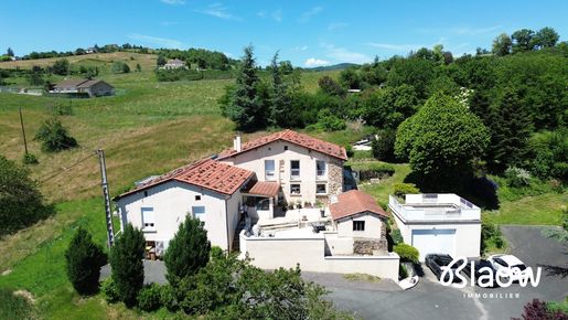 Maison 9 pièces 257 m² · à Saint-Chamond · 257 m² · 499 000 €