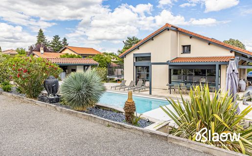Maison 8 pièces 190 m² · à Chuzelles · 190 m² · 830 000 €