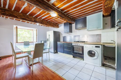Appartement 3 pièces 77 m² · à Marseille 1er · 77 m² · 210 000 €