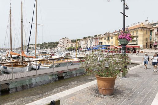 Appartement 2 pièces 48 m² · à Cassis · 48 m² · 285 000 €