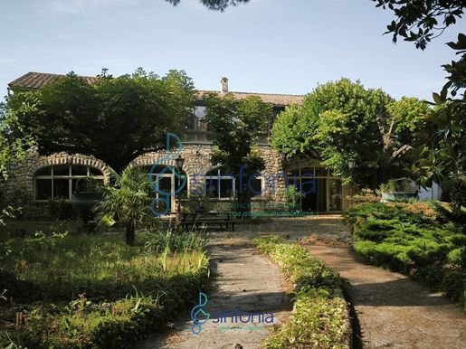 Maison 8 pièces 320 m² · à Saint-Paul-les-Fonts · 320 m² · 649 000 €