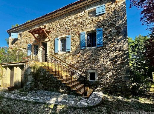 Maison 7 pièces 234 m² · à Saint-Julien-de-Peyrolas · 234 m² · 499 000 €