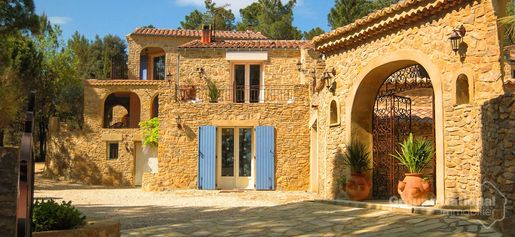 Maison 9 pièces 356 m² · à Saint-Alexandre · 356 m² · 977 600 €