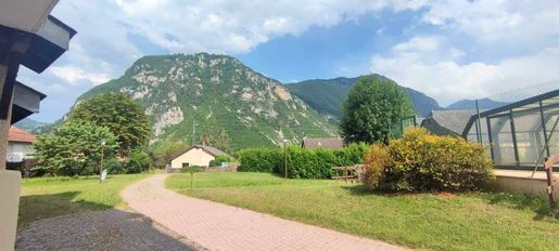 Local commercial 5 pièces 160 m² · à Bielle · 160 m² · 40 000 €