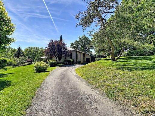 Maison 6 pièces 230 m² · à Rignac · 230 m² · 375 000 €