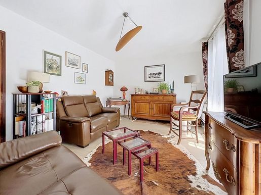 Maison 7 pièces 215 m² · à Estaing · 215 m² · 249 000 €