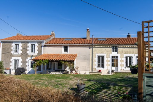 Maison 4 pièces 162 m² · à Vernoux-en-Gâtine · 162 m² · 195 000 €