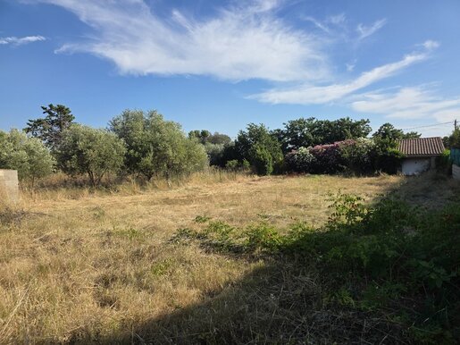Terrain 751 m² · à Capestang · 136 000 €