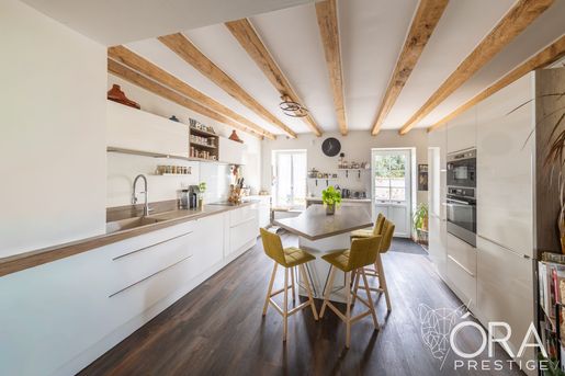 Maison 10 pièces 214 m² · à Courcelles · 214 m² · 488 000 €