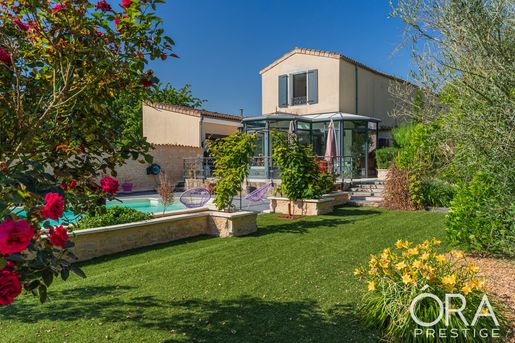 Maison 8 pièces 269 m² · à Saint-Jean-d'Angély · 269 m² · 724 000 €