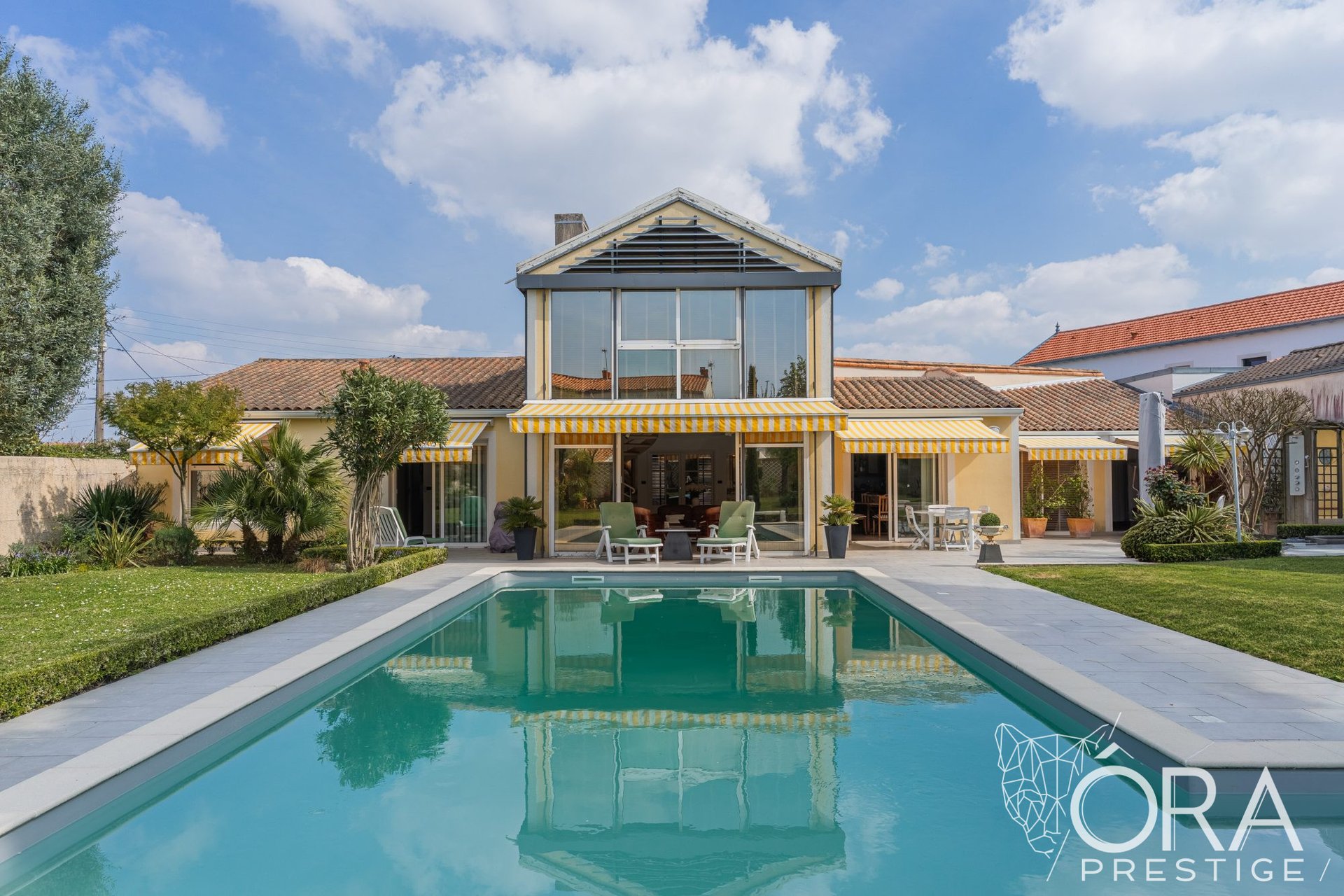 Hus, 240 m², tomt 447 m²