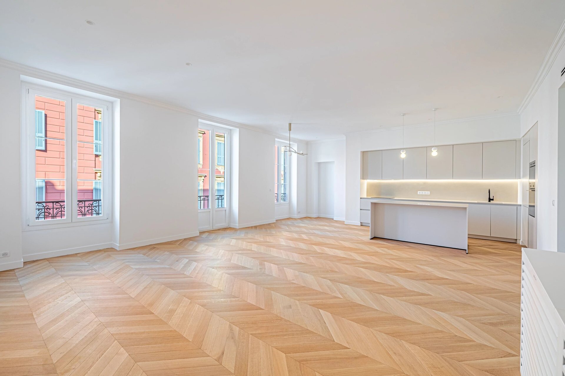 Nice Port – Île de Beauté – Elegant 142 sqm Four-Room Apartment Renovated with Panoramic...