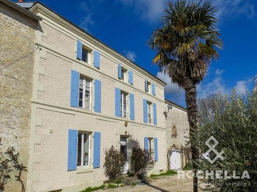 Maison 5 pièces 174 m² · à Dampierre-sur-Boutonne · 174 m² · 388 500 €