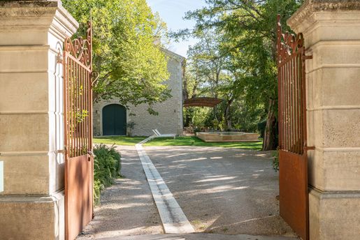 Maison 9 pièces 330 m² · à Aix-en-Provence · 330 m² · 2 100 000 €