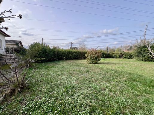 245 €/m² · à Villeneuve-Tolosane · 79 000 €