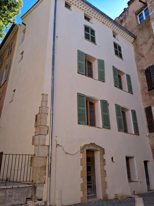 Immeuble 2 pièces 80 m² · à Aups · 80 m² · 200 000 €