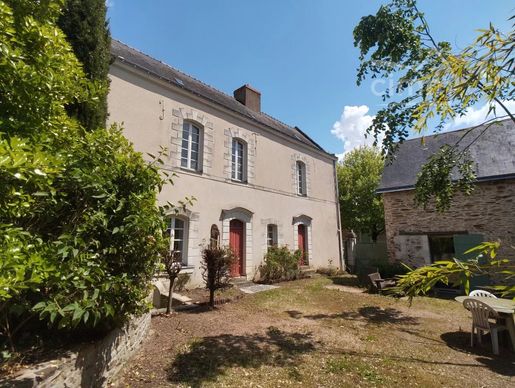 Maison 9 pièces 269 m² · à Denée · 269 m² · 459 000 €