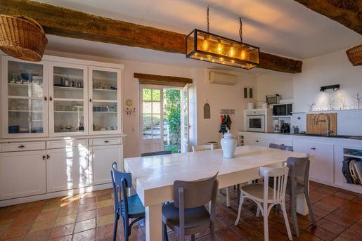 Maison 8 pièces 260 m² · à Lacour · 260 m² · 447 000 €
