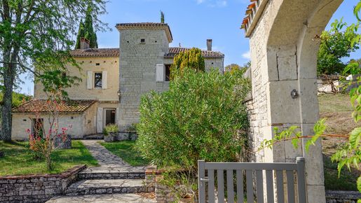 Maison 16 pièces 250 m² · à Montaigu-de-Quercy · 250 m² · 499 000 €
