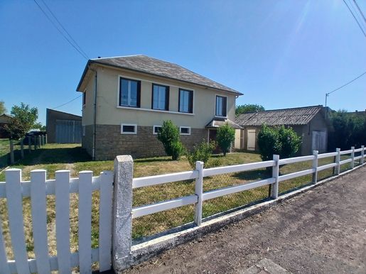 Maison 4 pièces 66 m² · à Cercy-la-Tour · 66 m² · 73 000 €