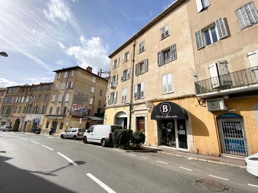Appartement 3 pièces 71 m² · à Grasse · 71 m² · 150 000 €