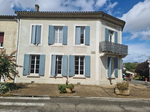 Maison 10 pièces 289 m² · à Lauzun · 289 m² · 210 000 €