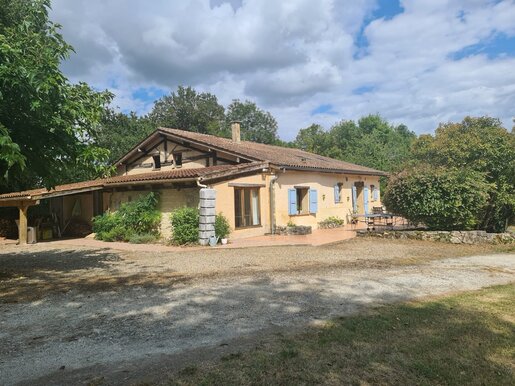 Maison 11 pièces 292 m² · à Bourgougnague · 292 m² · 415 000 €