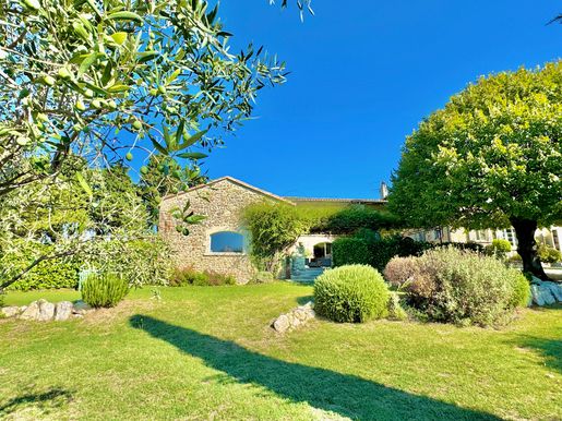 Maison 9 pièces 300 m² · à La Bâtie-Rolland · 300 m² · 820 000 €