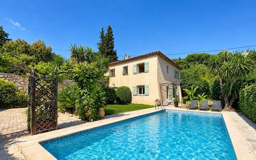Maison 7 pièces 210 m² · à Grasse · 210 m² · 849 000 €