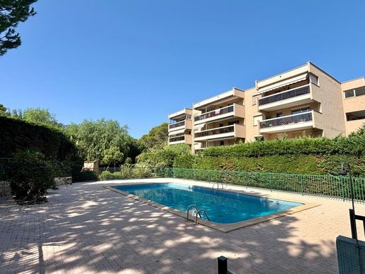 Appartement 1 pièce 32 m² · à Antibes · 32 m² · 235 000 €