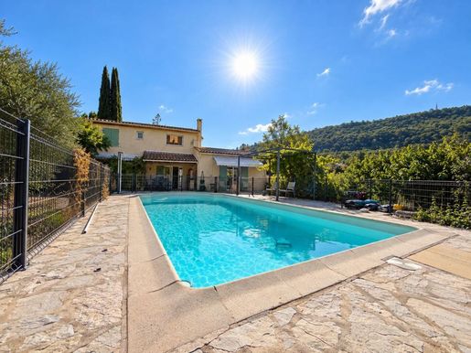 Maison 8 pièces 217 m² · au Bar-sur-Loup · 217 m² · 749 000 €