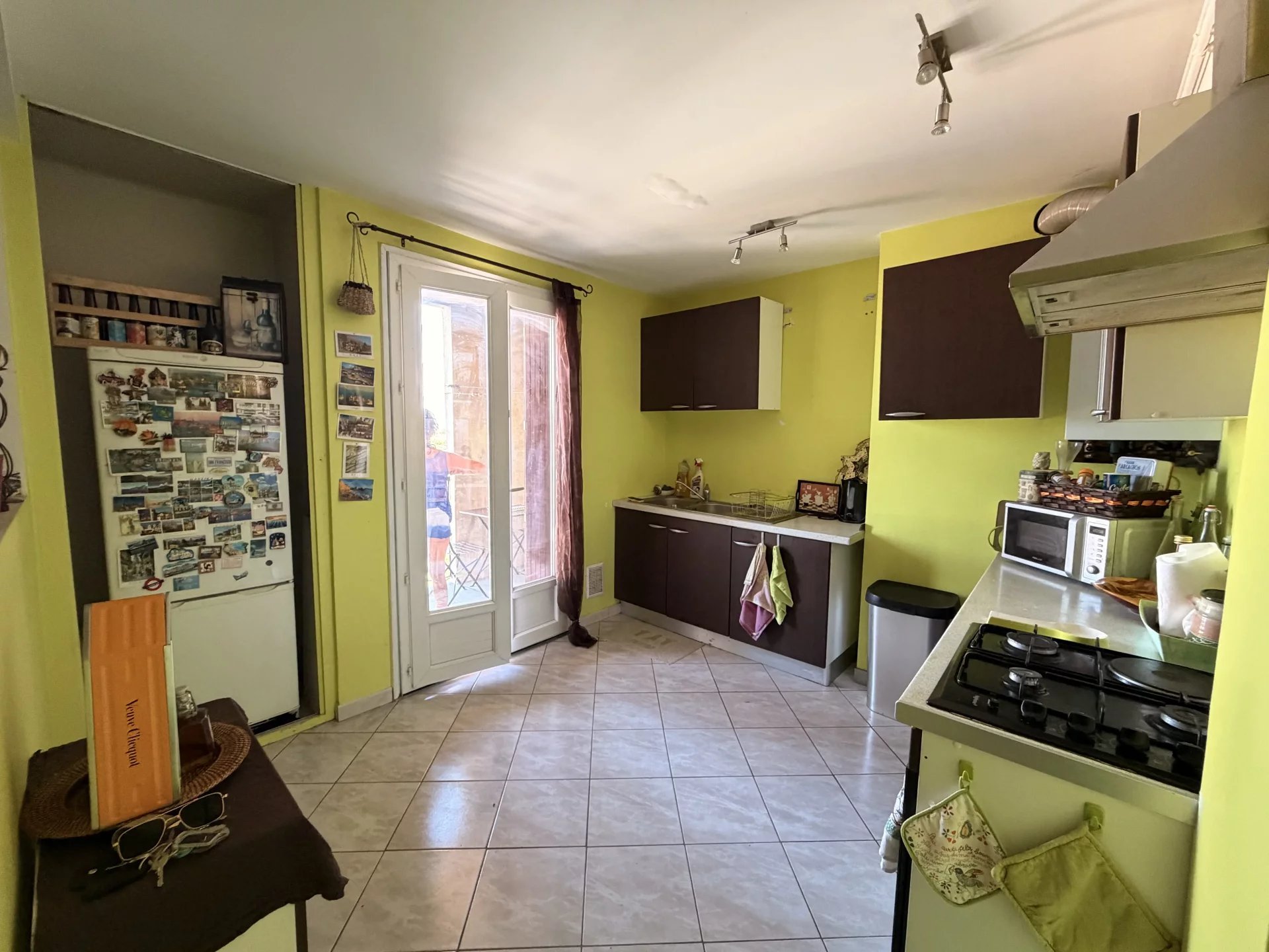 Purchase: Apartment (11100)