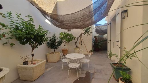 Maison 12 pièces 349 m² · à Lézignan-Corbières · 349 m² · 570 000 €
