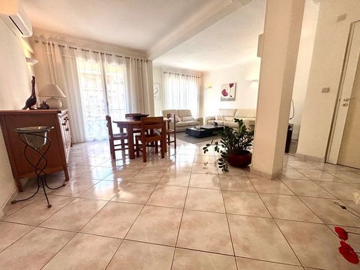 Appartement 3 pièces 82 m² · à Nice · 82 m² · 359 000 €