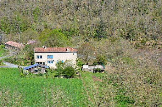Maison 18 pièces 300 m² · à Courniou · 300 m² · 359 000 €